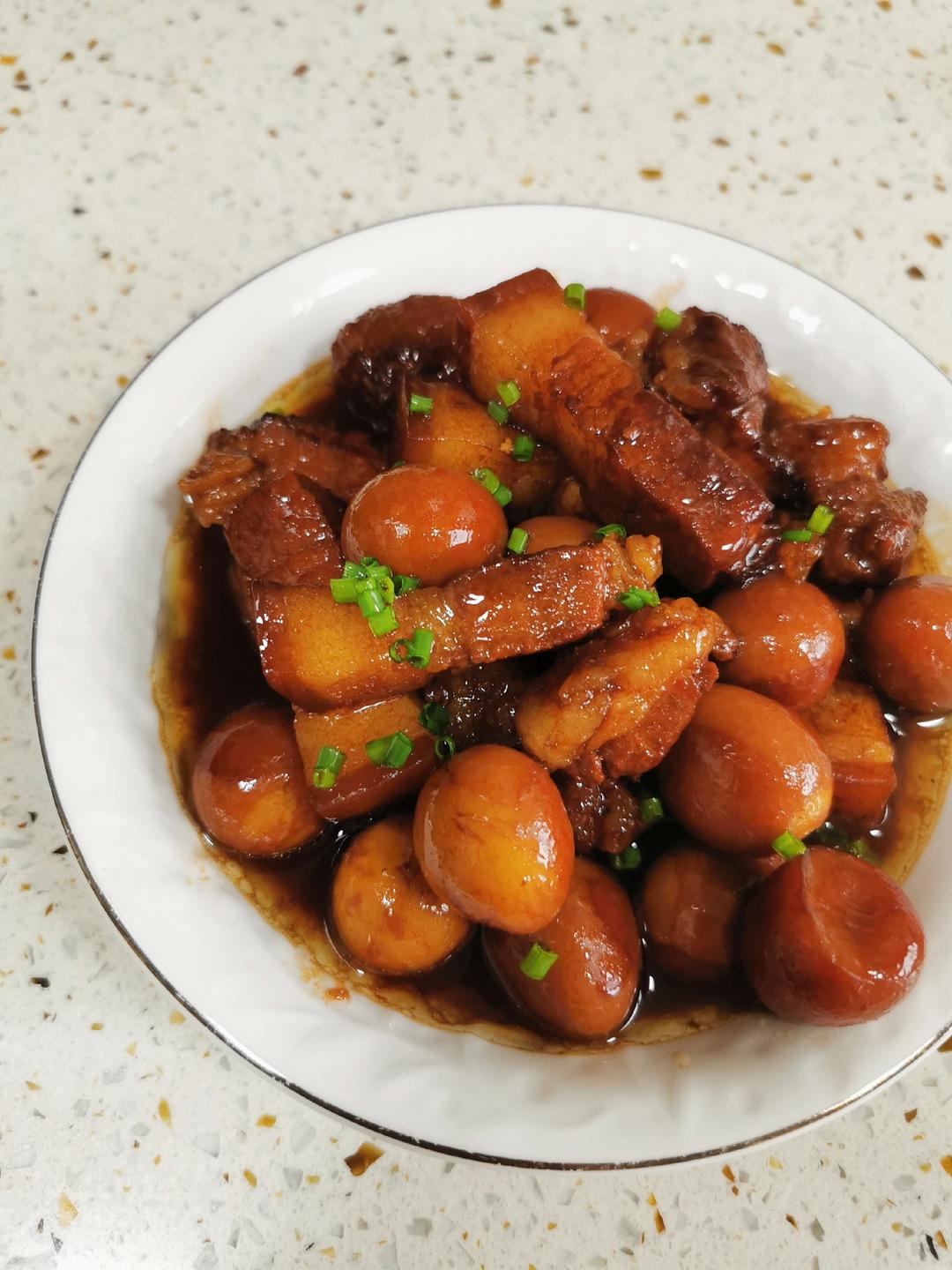 鹌鹑蛋红烧肉的做法
