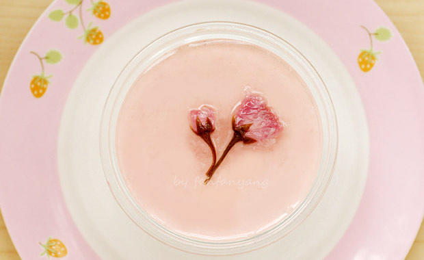 樱花冻。粉色奶油慕斯的做法