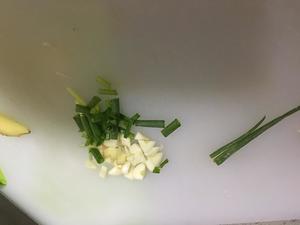 凤爪香菇木耳汤的做法 步骤5