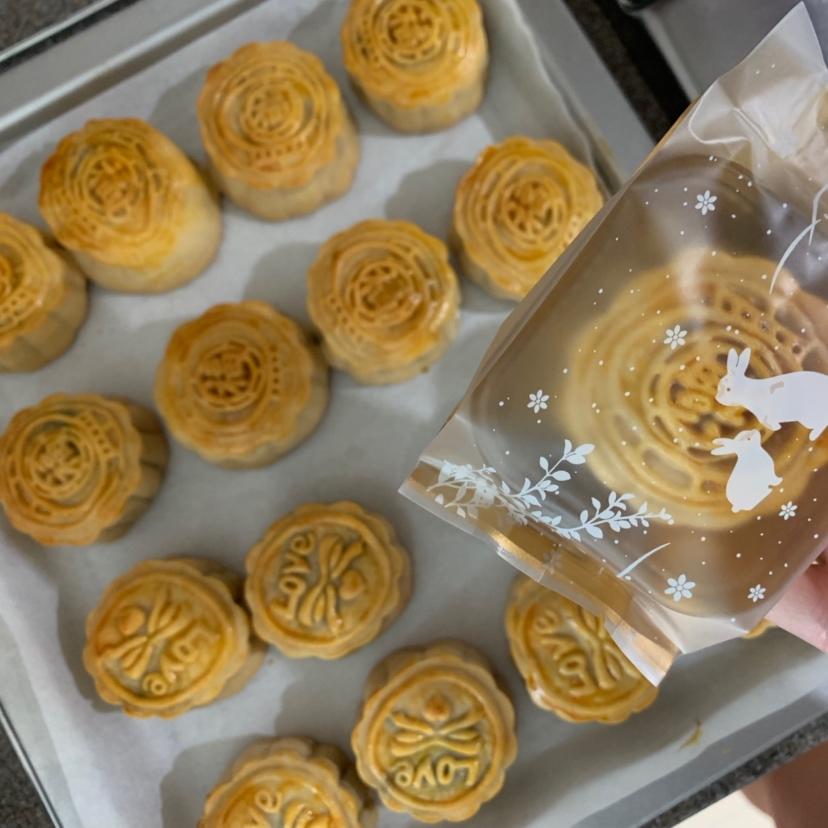广式月饼—蛋黄莲蓉月饼