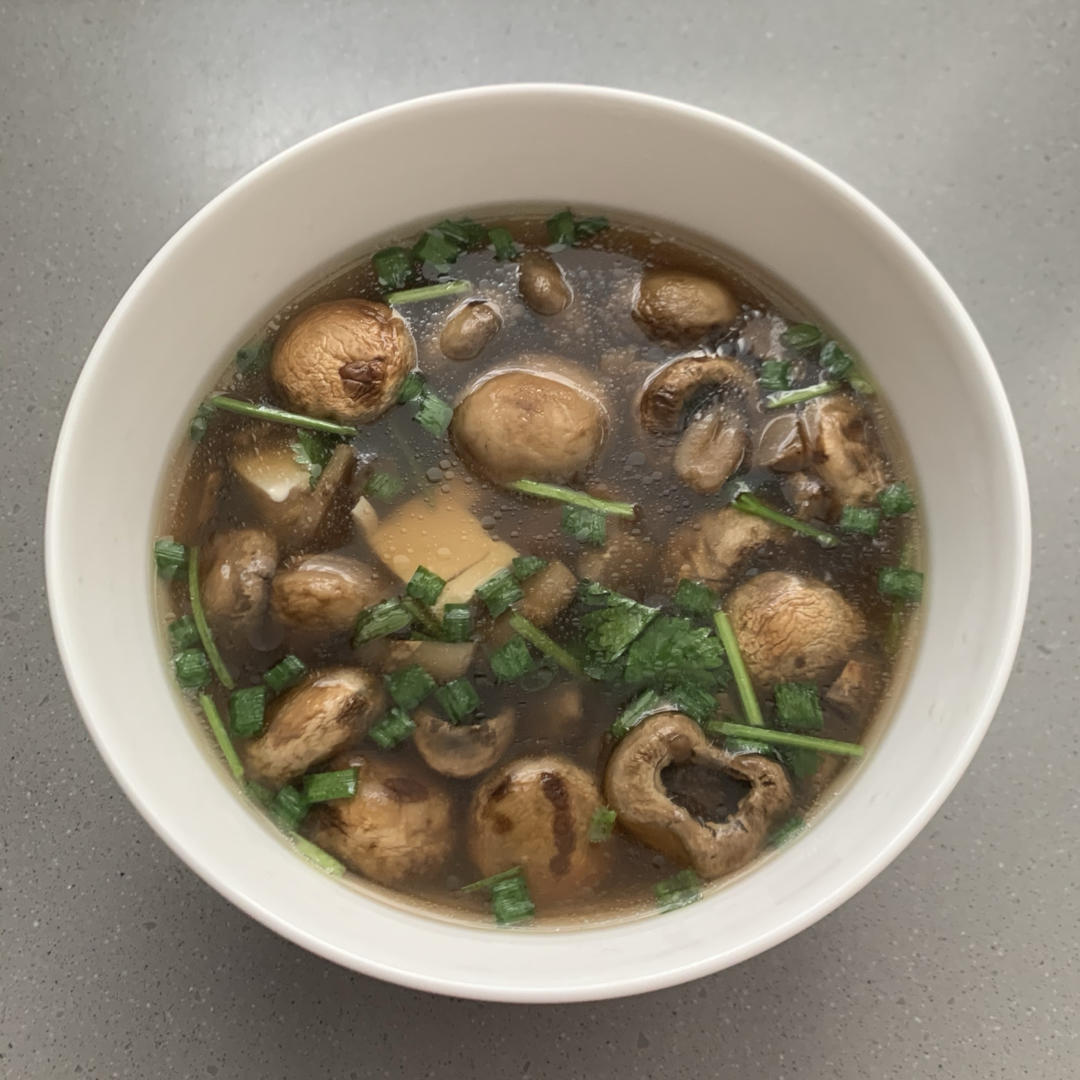 鲜掉眉毛口蘑汤