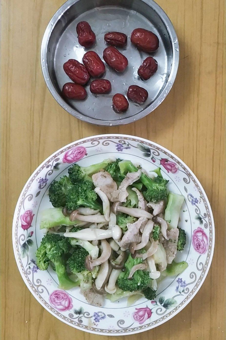 菇菇西兰花