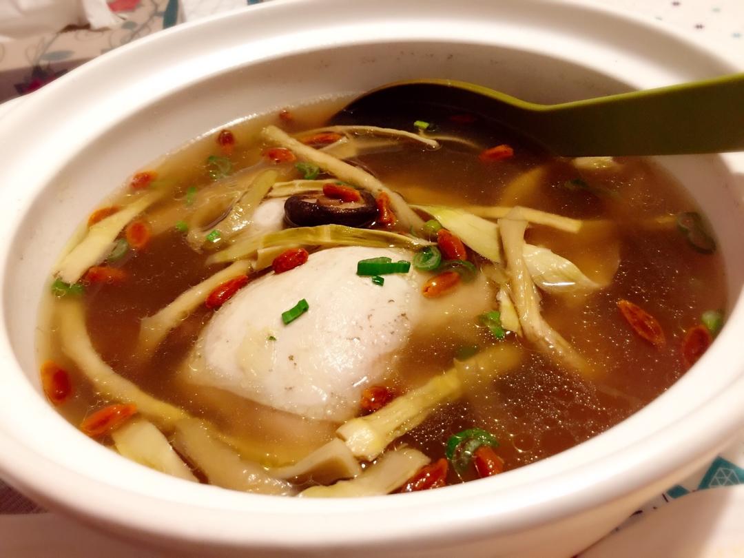 香菇炖鸡汤