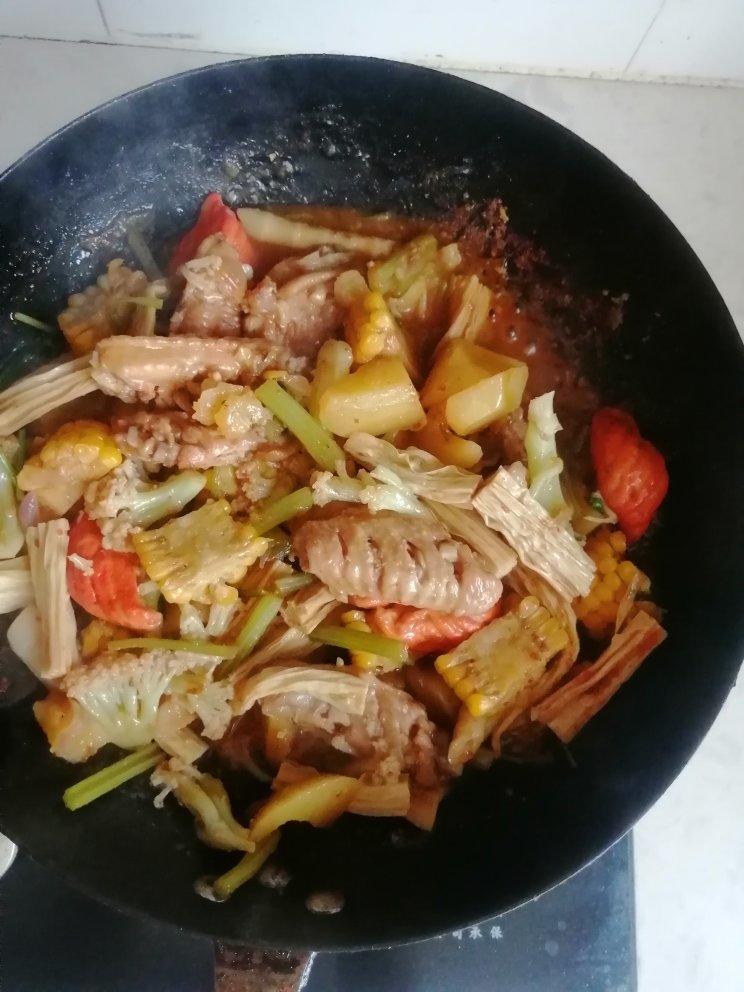 酱香味美的三汁焖锅