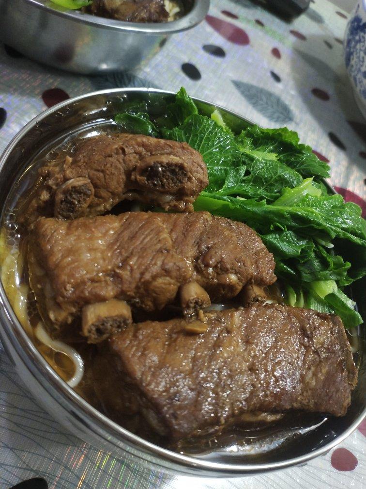 〈排骨面〉，很好吃哦。欣小厨 😉