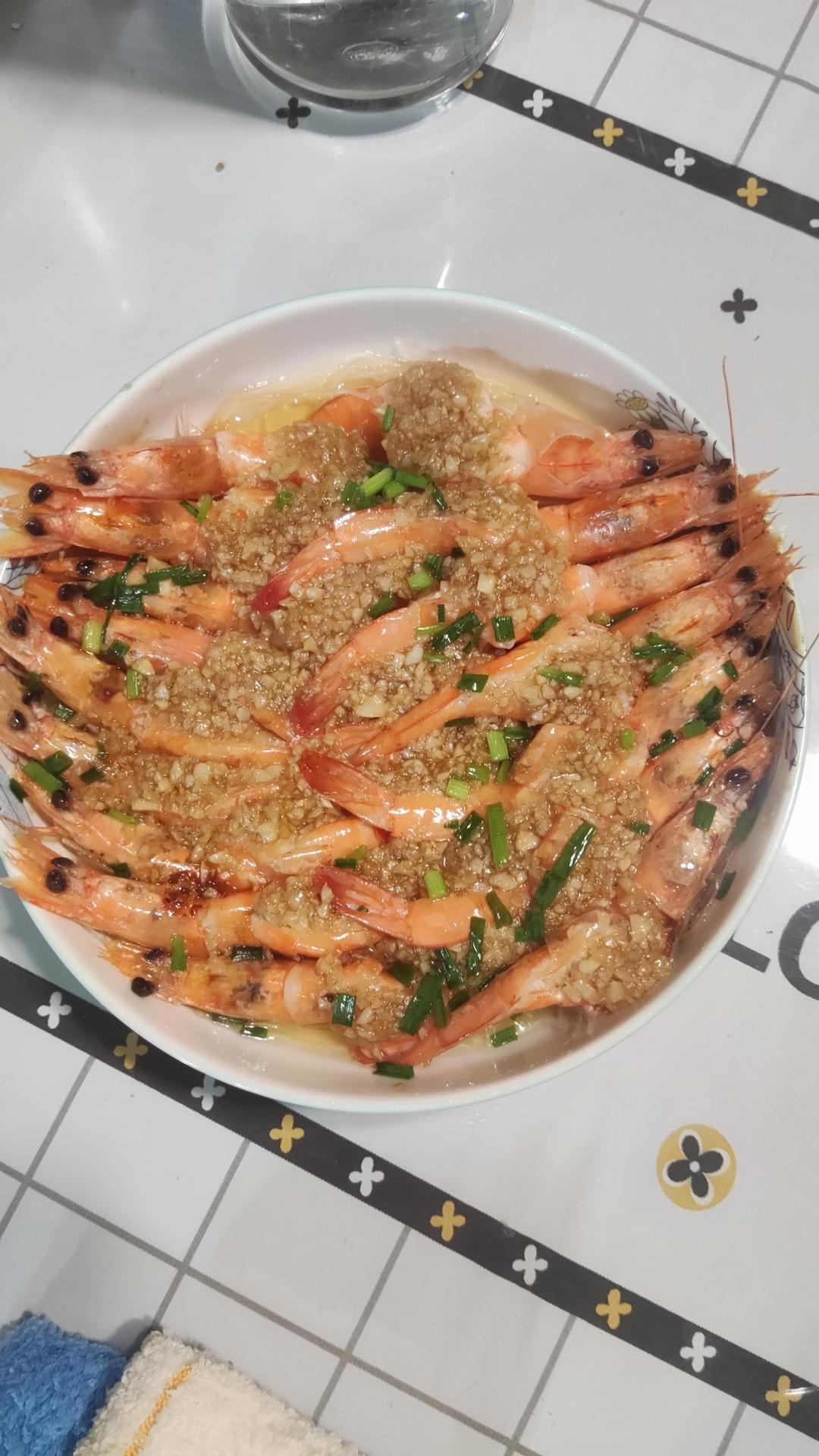 厨师长教你：“蒜蓉粉丝开背虾”的快捷做法，虾鲜味美，老少皆宜