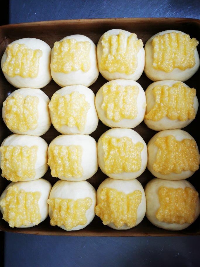 一次发酵同样松软的椰蓉小面包