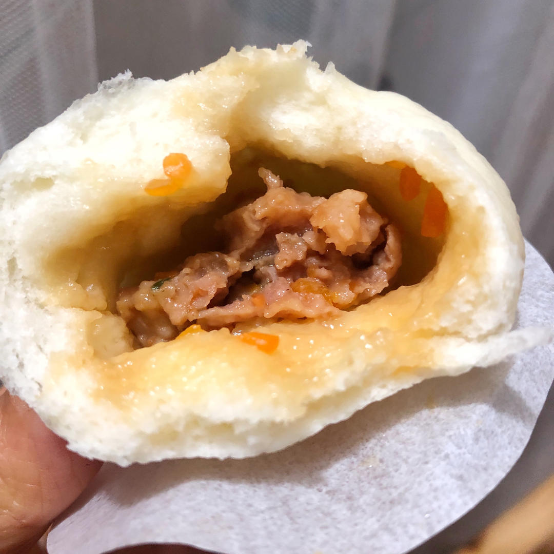 松软多汁的肉包子