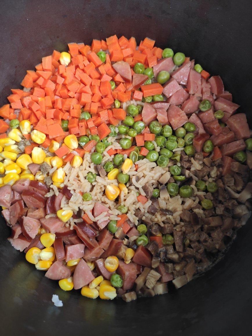 懒人电饭锅香肠焖饭/煲仔饭