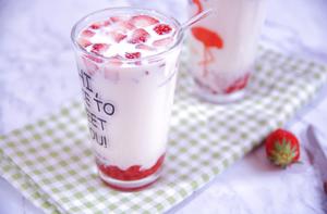 草莓大果粒牛奶~的做法 步骤8