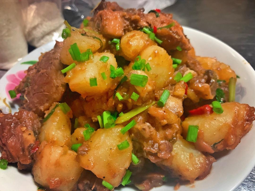 土豆鸡块（黄焖鸡）