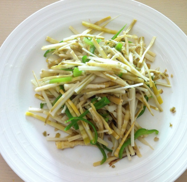 夏小蚕爱烹饪做的竹笋炒三丝