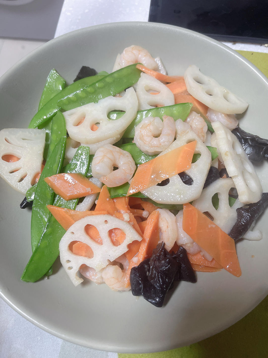 荷兰豆藕片木耳胡萝卜炒虾仁