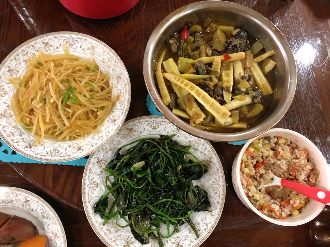 好吃又方便的青椒土豆丝，来喽！