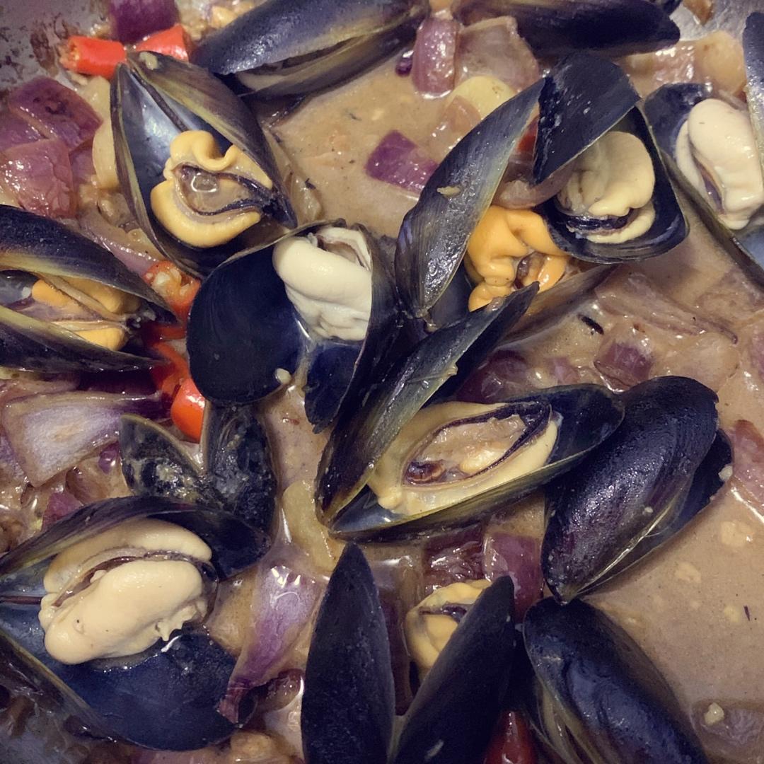 新西兰青口贝mussel（最原始最鲜美的做法）超级简单/人人都可以成为别人羡慕的大厨，超详细步骤图，铸铁锅