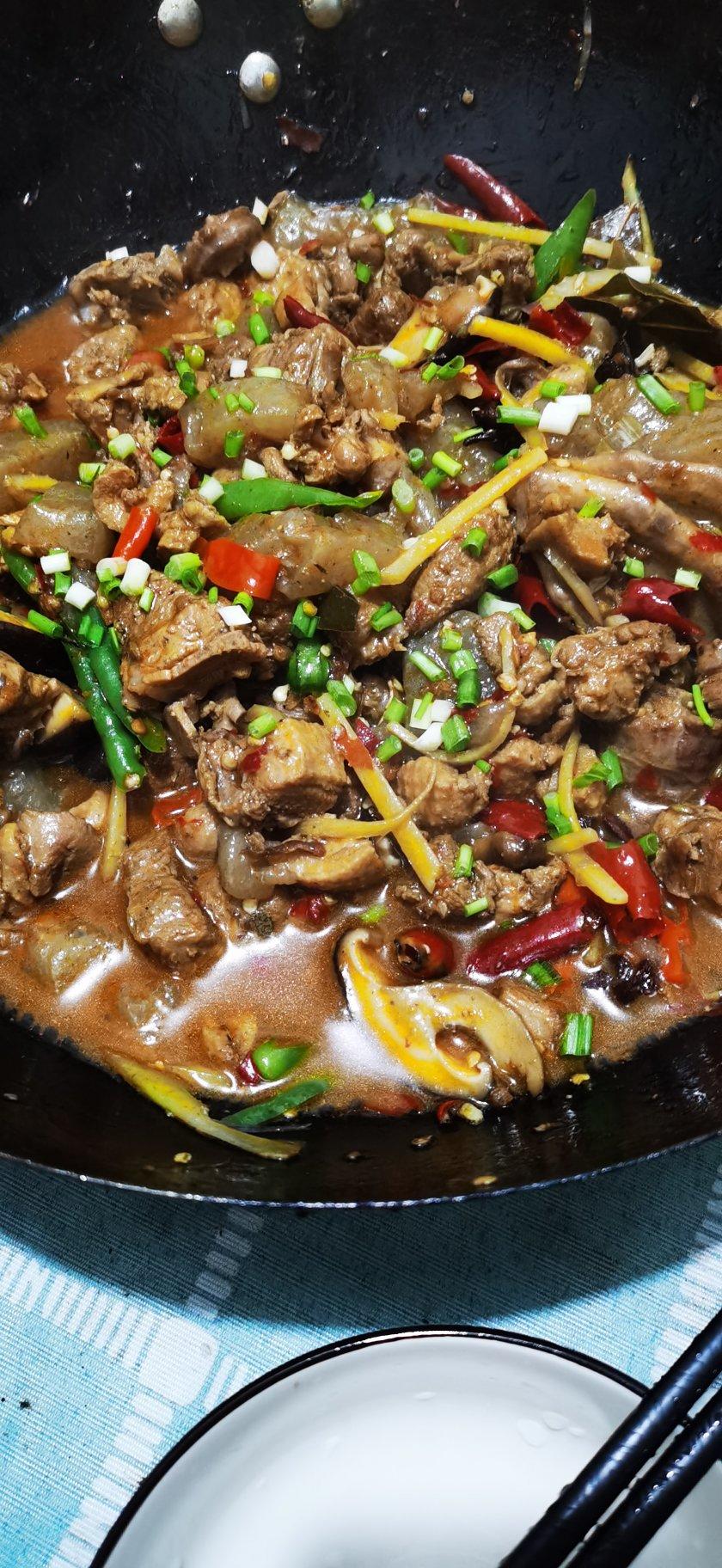 小小彬8做的魔芋啤酒烧鸭简单易学家常版四川下酒菜魔芋烧鸭子