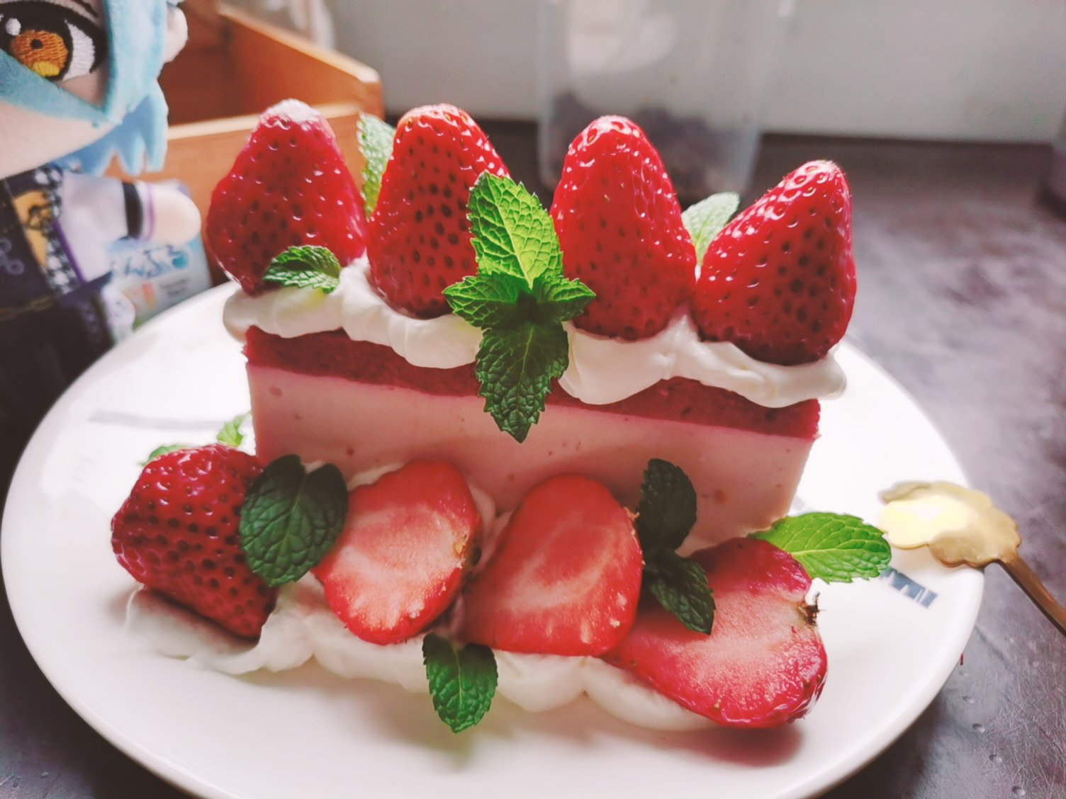 水晶果冻草莓芝士慕斯