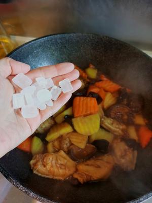 下饭菜胡萝卜土豆焖鸡翅的做法 步骤8