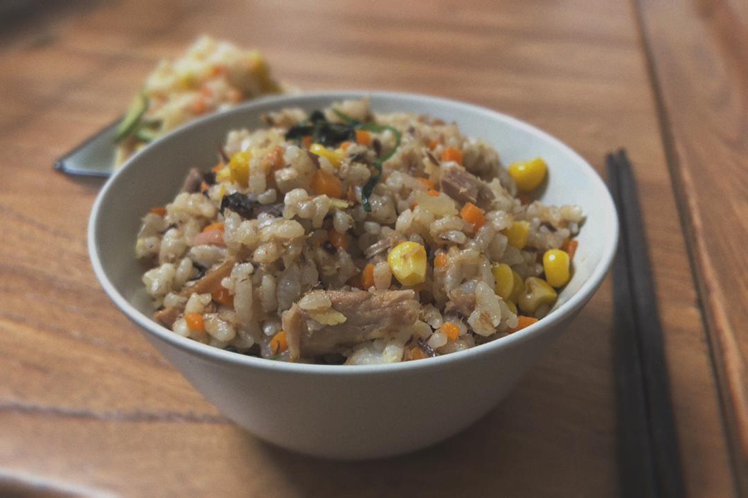 糙米金枪鱼蛋炒饭