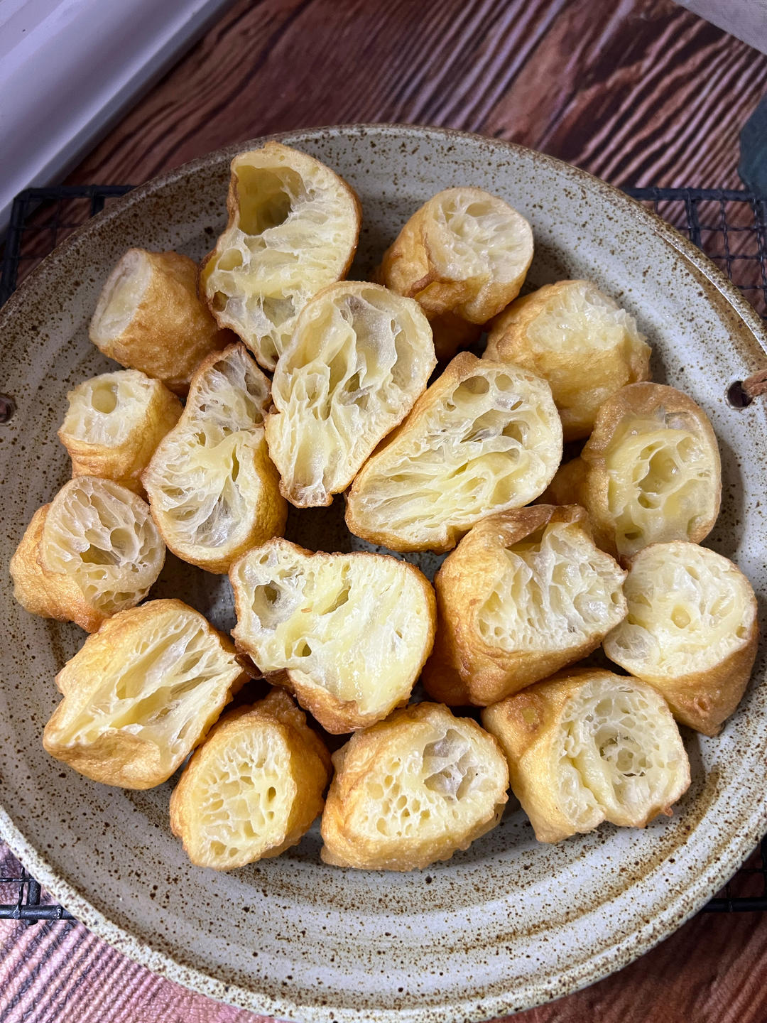 豫东杠子油条：会“呼吸”的软面糊，两根筷子挑出的地方特色