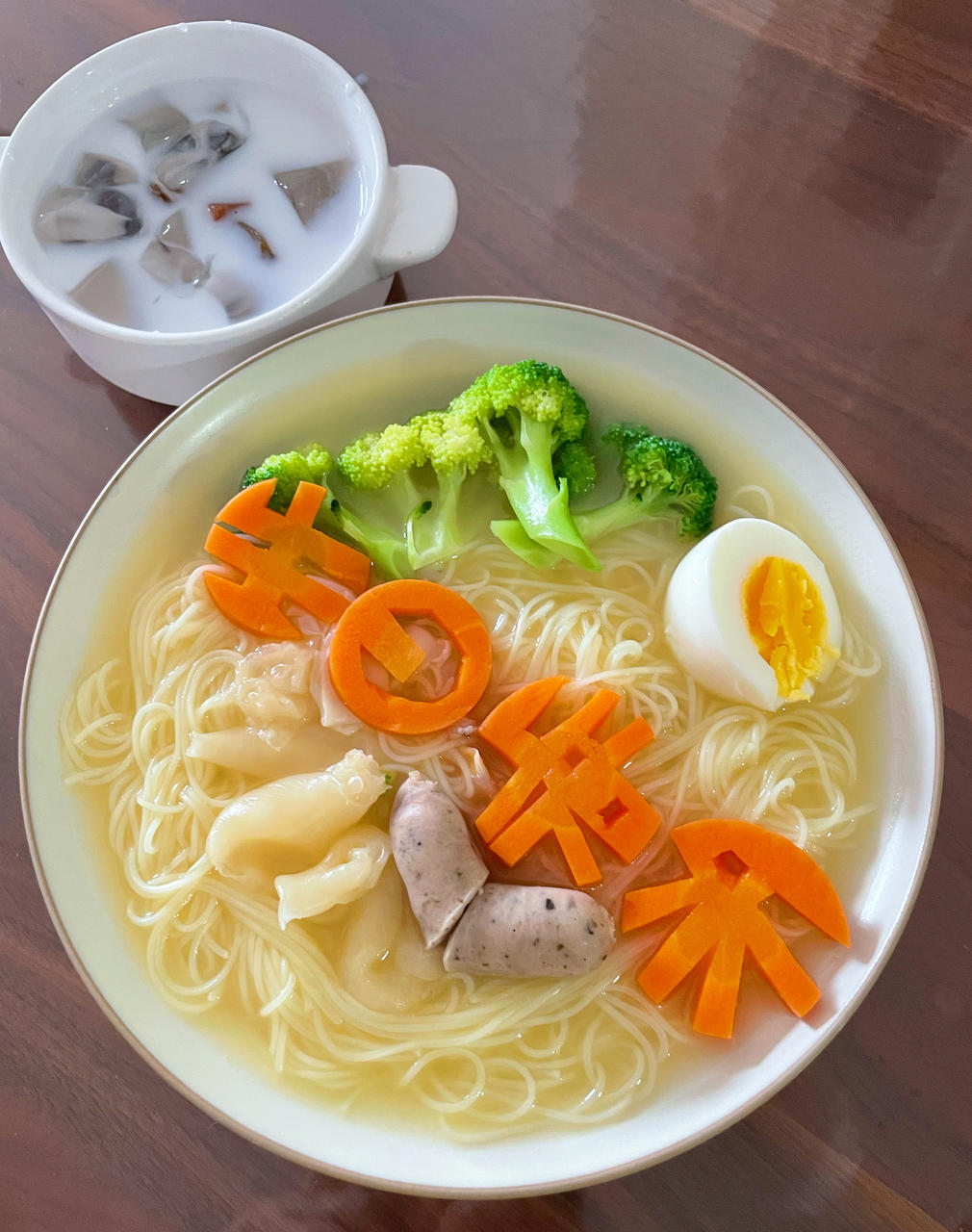 祝你生日快乐!长寿面