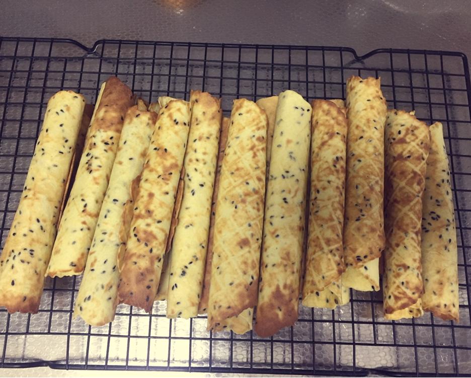 香酥不甜腻的彩色奶油蛋卷