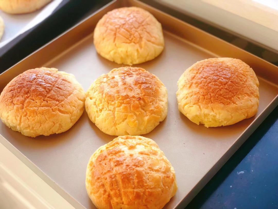 好吃到炸裂的港式菠萝包（附带制作酥皮的小视频）