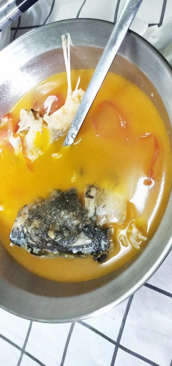 10分钟做好番茄鱼头汤的做法