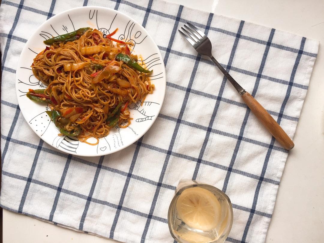 三丝炒面：炒面如何不粘锅