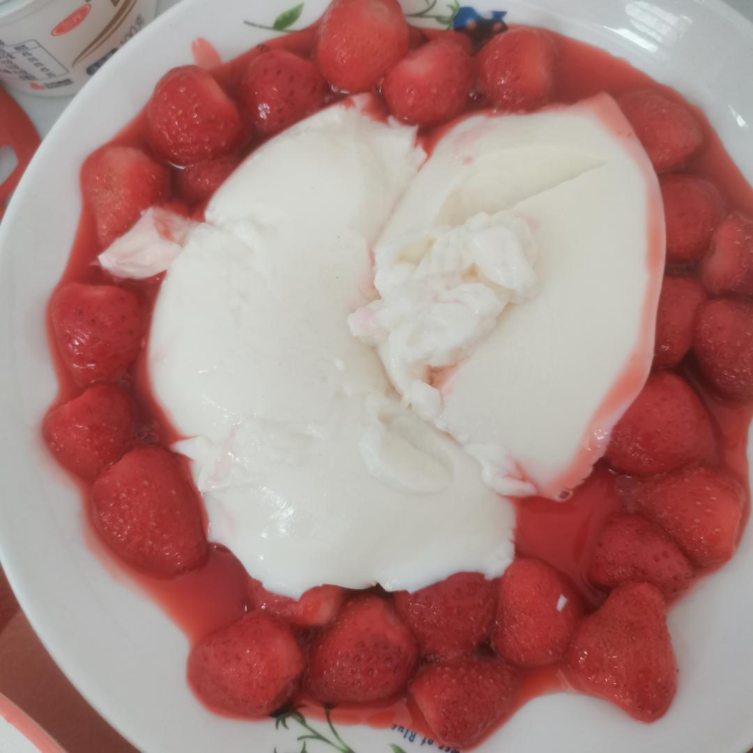 草莓牛奶冻