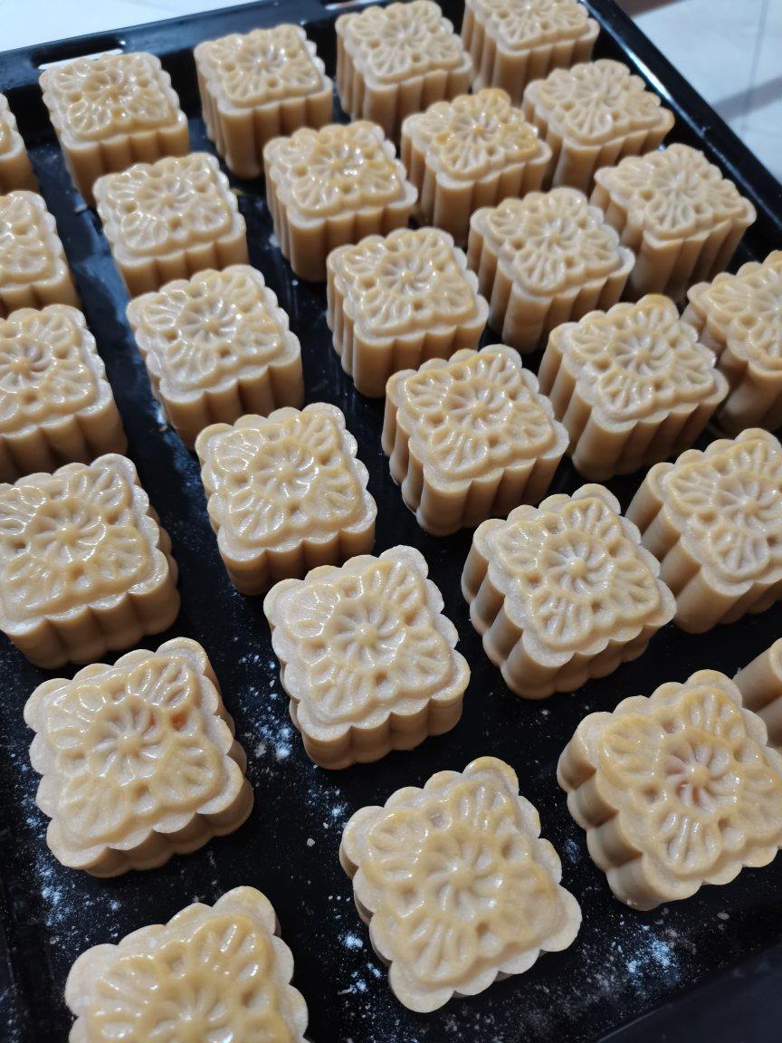 广式月饼——蛋黄莲蓉月饼