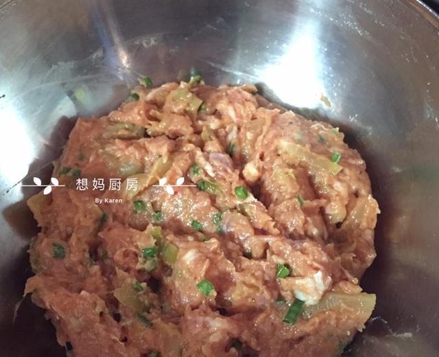 旧时光榨菜鲜肉馅的做法