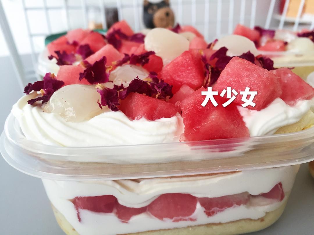 西瓜荔枝玫瑰蛋糕（集颜值和美味于一身）