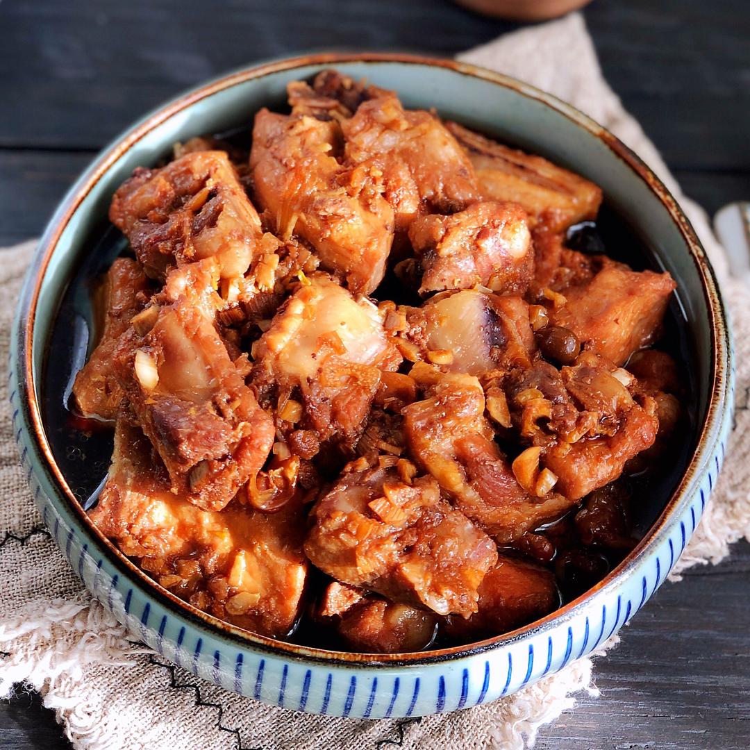 不放一滴水的酱焖排骨，鲜嫩脱骨不油腻，超级入味儿