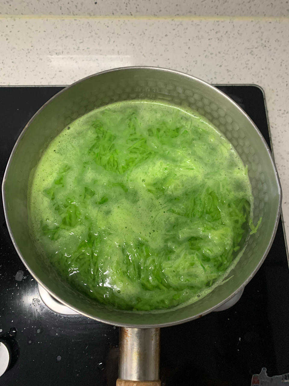 会连续吃八个的萝卜馅饼