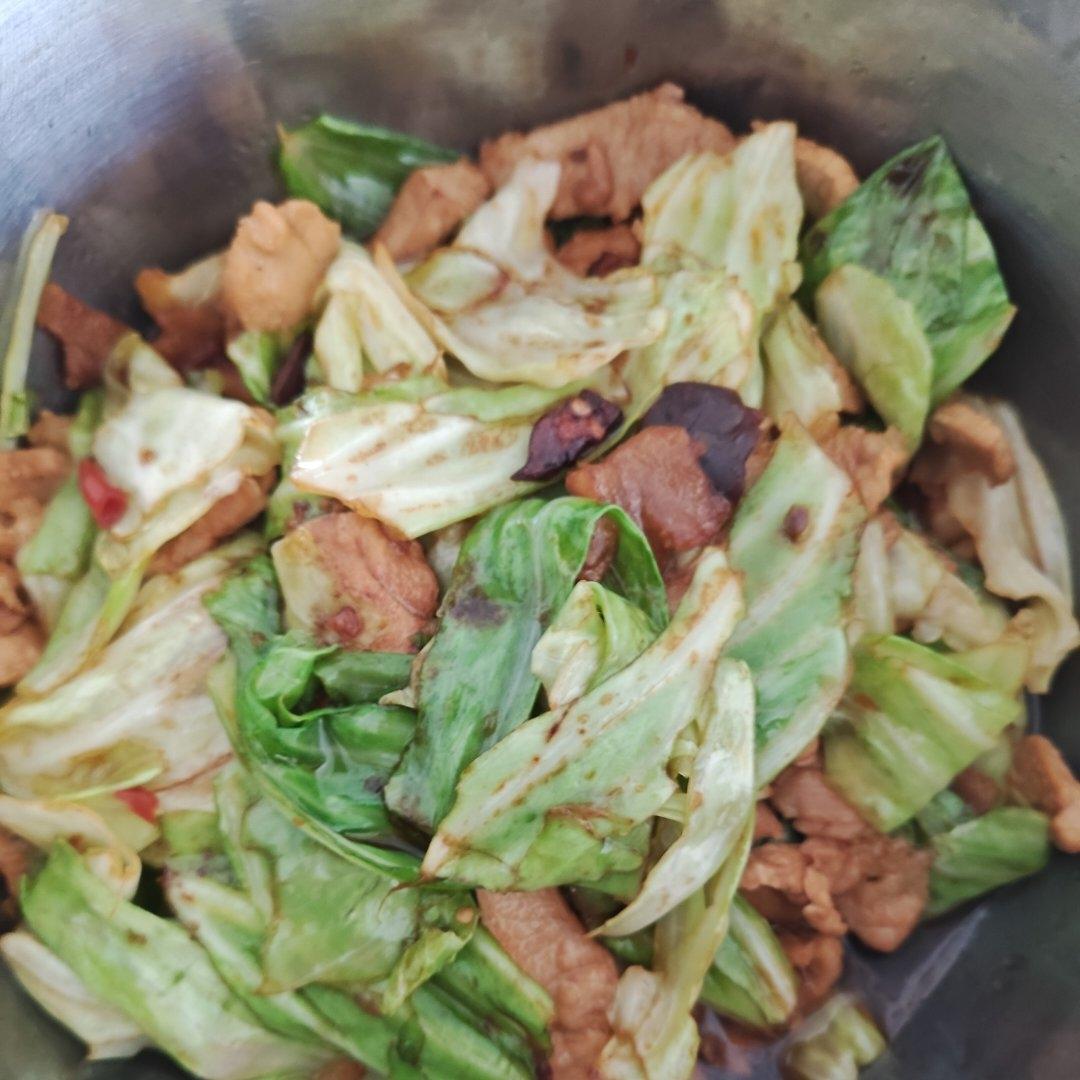很香的白菜炖五花肉