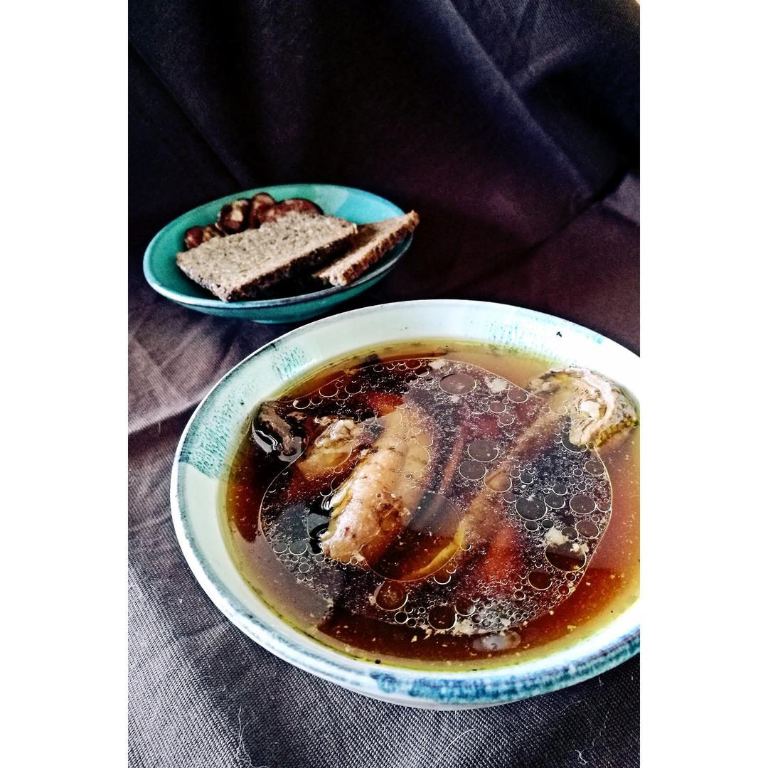 姬松茸竹荪菌菇鸡汤