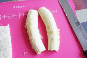 宝宝辅食：黄金香蕉芝士吐司卷儿的做法 步骤3