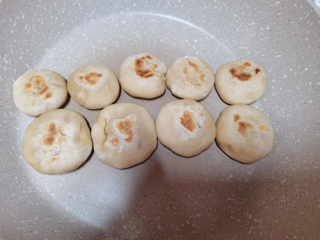 不炒绿豆馅不开酥的软皮绿豆饼