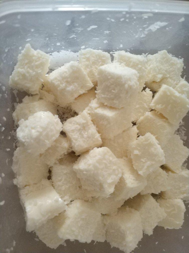 牛奶椰丝小方