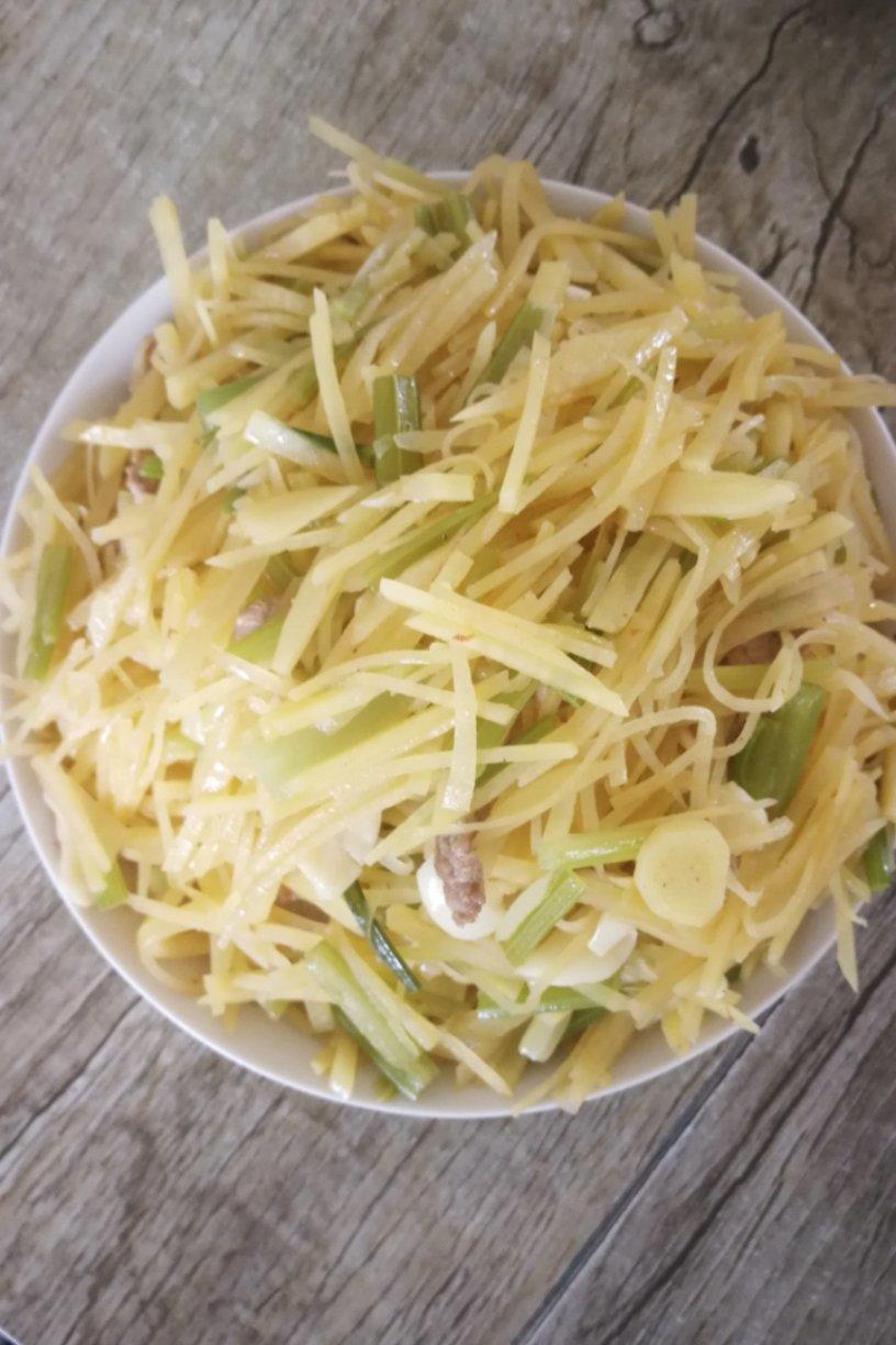 芹菜肉炒土豆丝