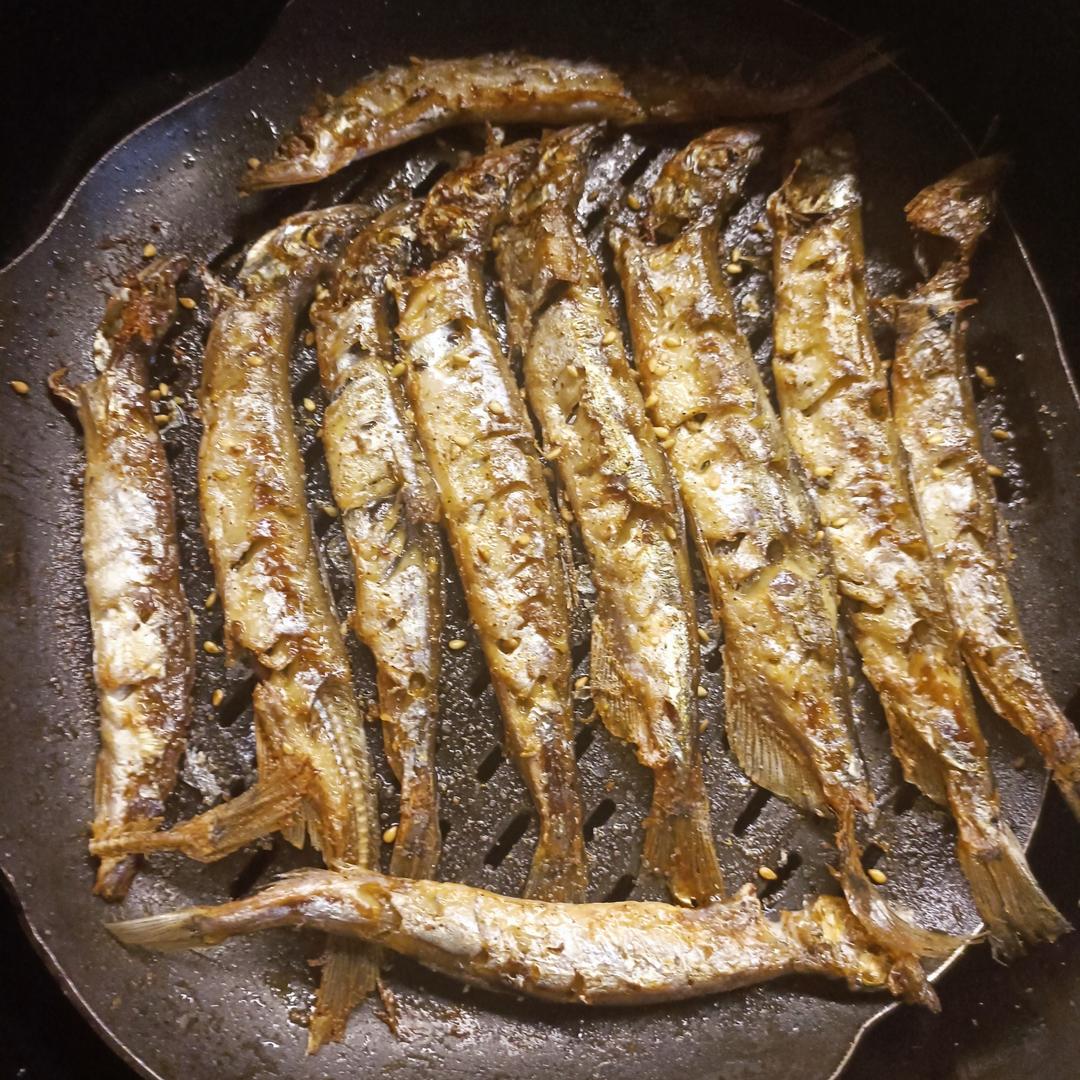 盐烤多春鱼