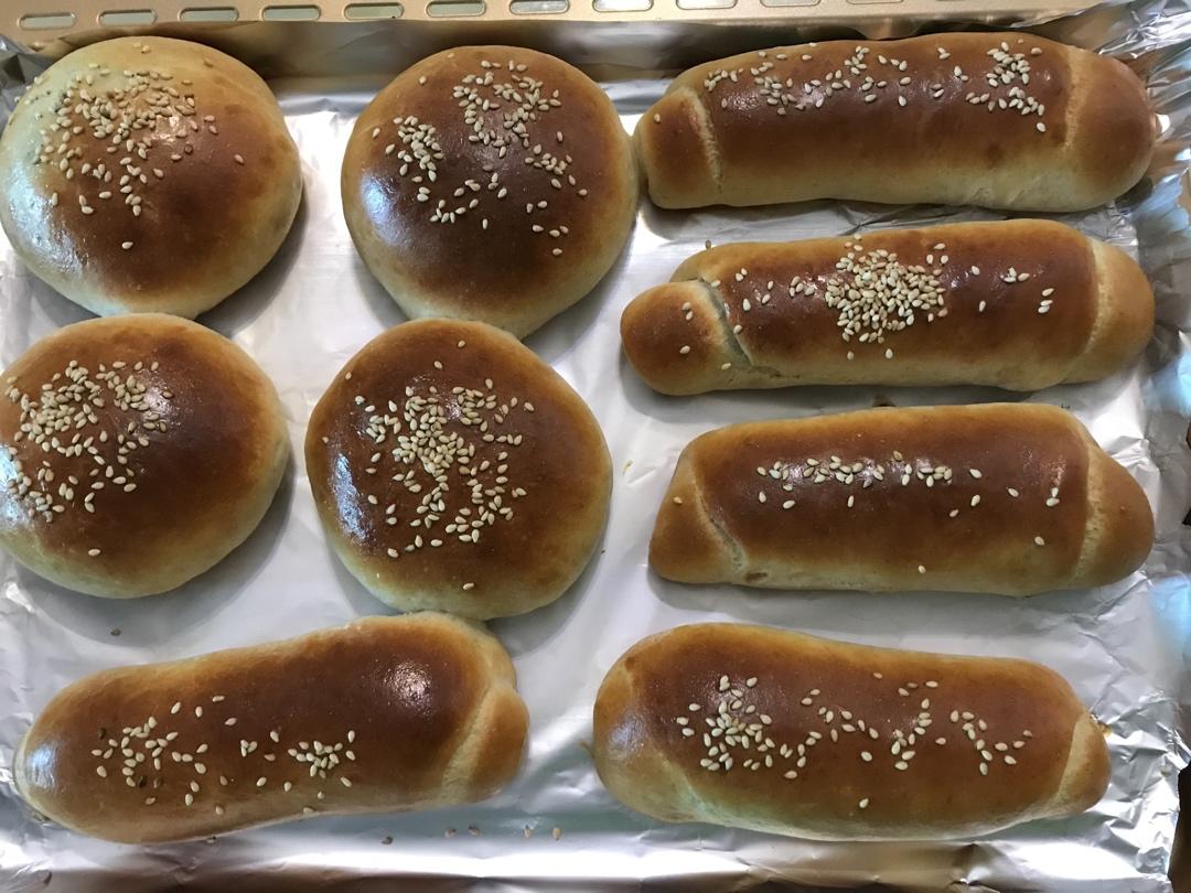 咸蛋黄肉松面包