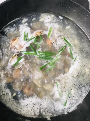味道鲜香花蛤汤的做法 步骤7