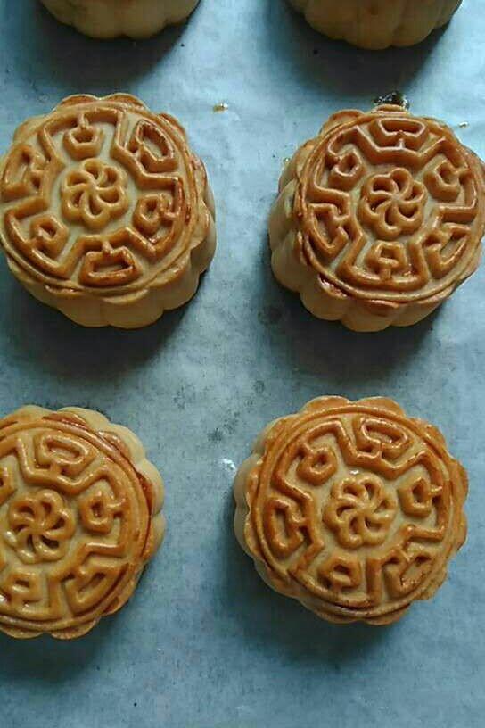 广式月饼—蛋黄莲蓉月饼