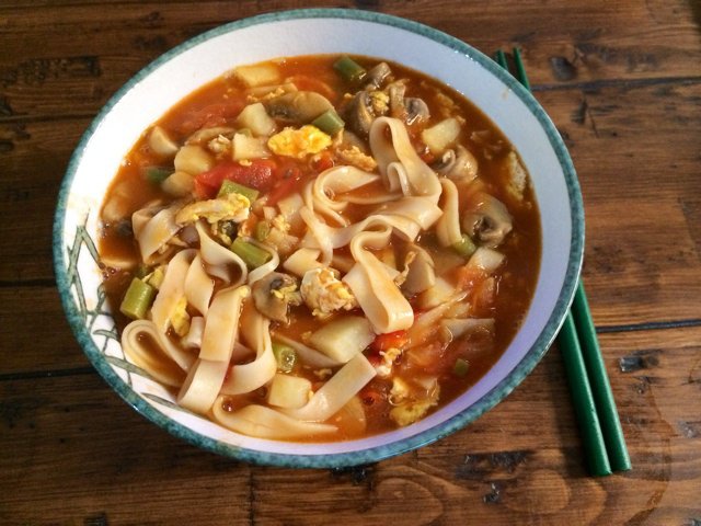 西红柿鸡蛋热汤面