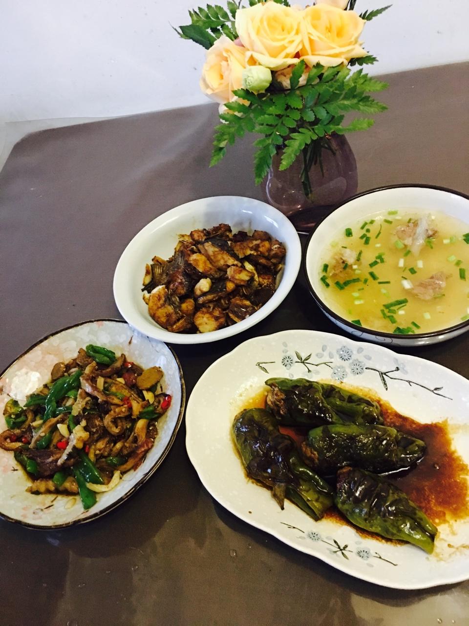 烧菜的主妇就是她做的晚餐2017年9月3日