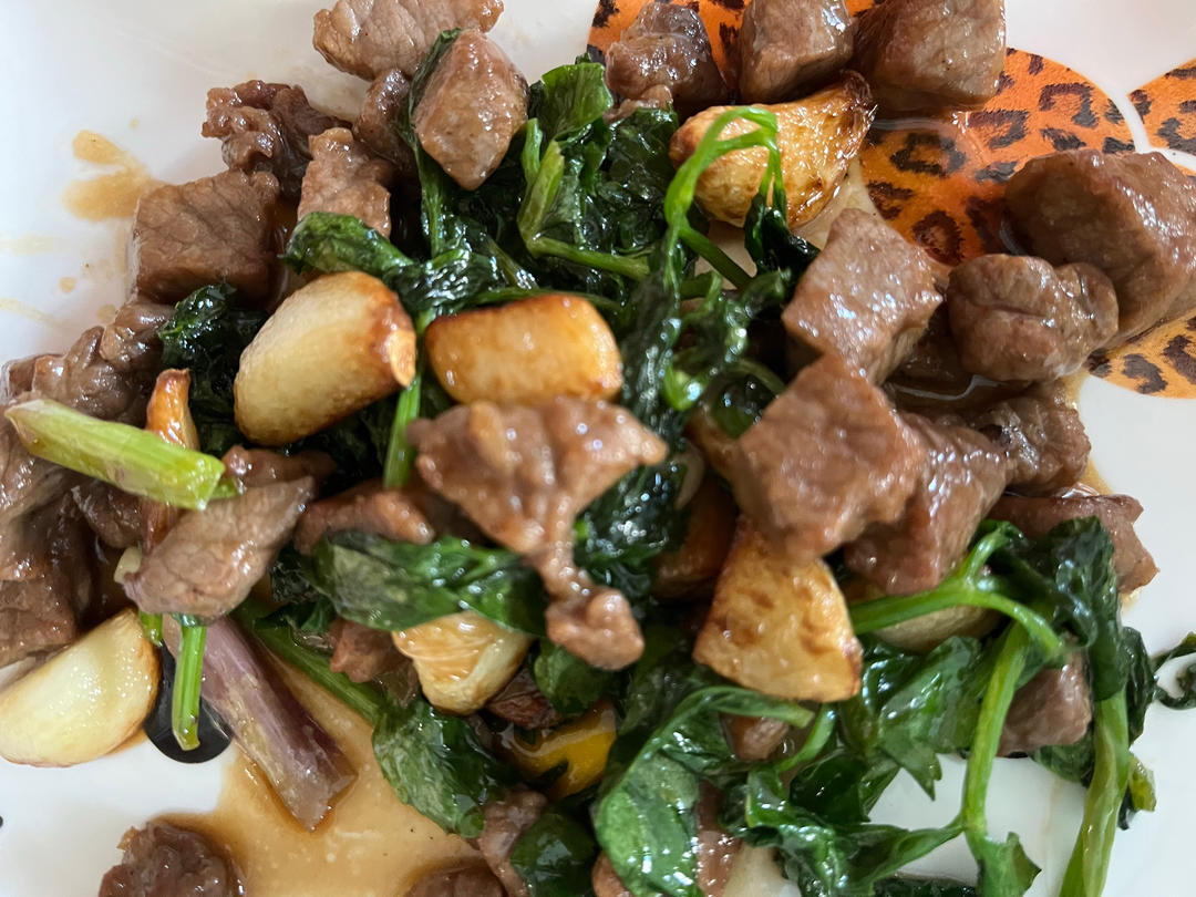 听起来就很好吃的黑椒蒜子牛肉粒