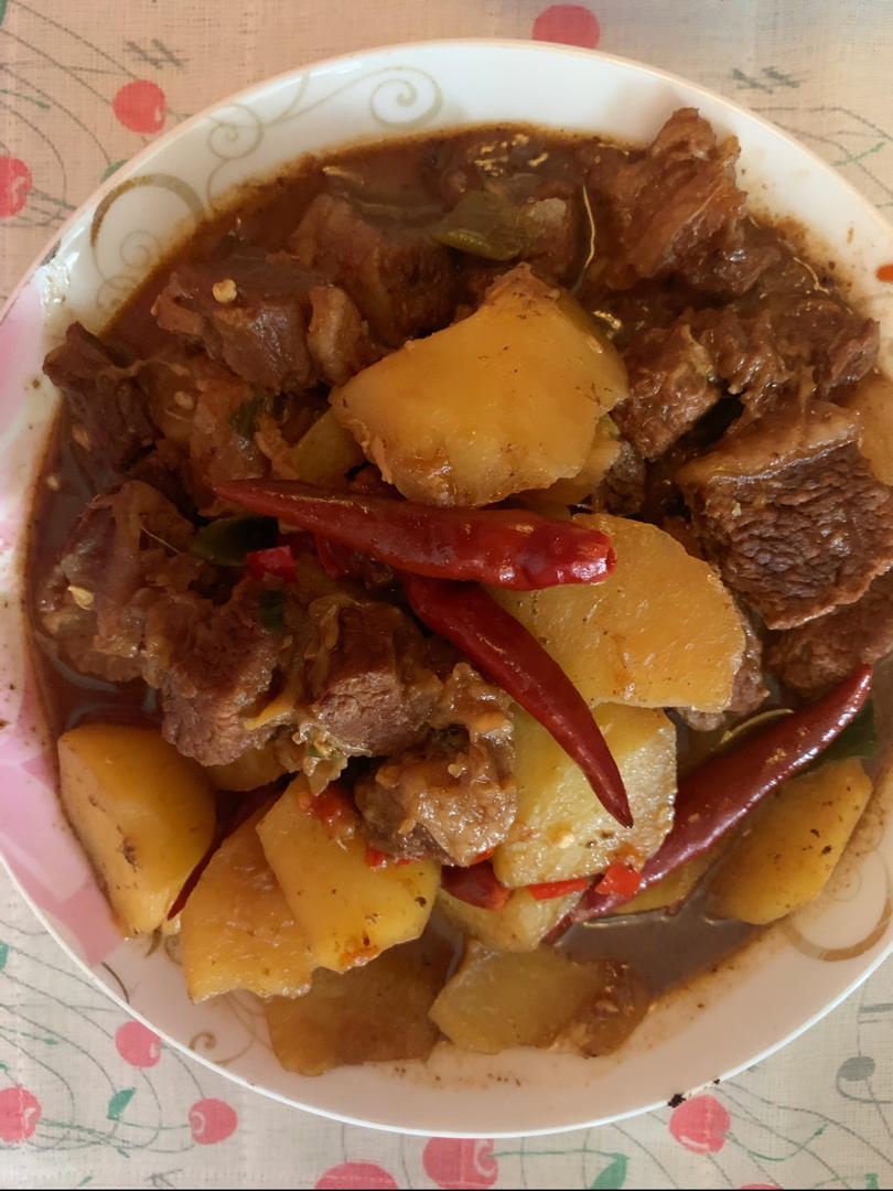 小土豆烧牛肉，红烧牛腩，好吃到舔盘