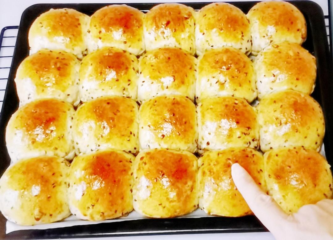 早餐优选，健康低脂的黑芝麻全麦小面包！